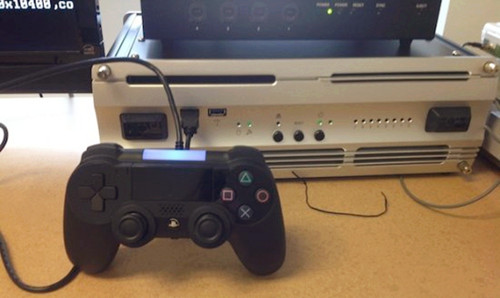 疑索尼PS4手柄实物曝光